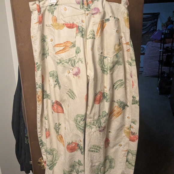 We The Free Good Luck Printed Barrel Jeans "Vegetables" - Picture 3 of 6